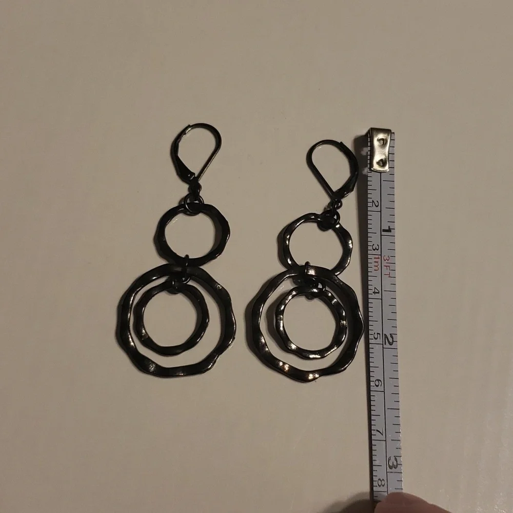 55. Black dangling earrings - Picture 2 of 4